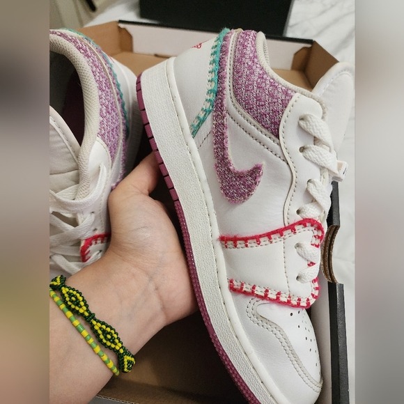 Air Jordan 1 LOW SE (GS) - Picture 5 of 9